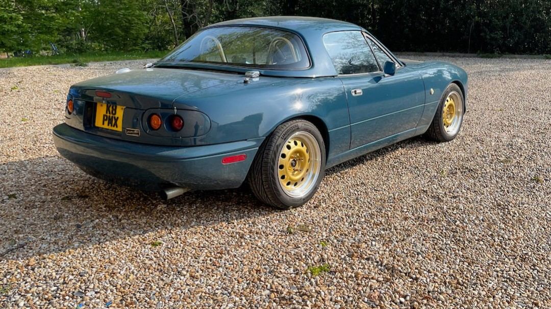 rear-quarter shot for once.