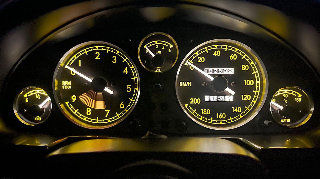 Messing about with changing up dials from stock. Not sure whether I prefer the custom @RevLimiter Alphas, or t
