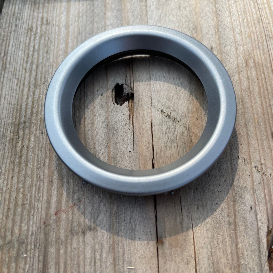 5 minutes today swapping out the old, cheapie aluminum (effect) plastic plated crap for proper milled rings.