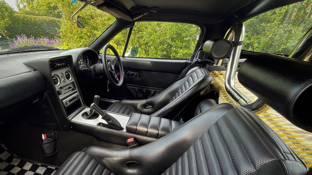 Interior coming on. Slowly but surely removing more shiny stuff — fitted Nakamae leather covered dash cowl, ge