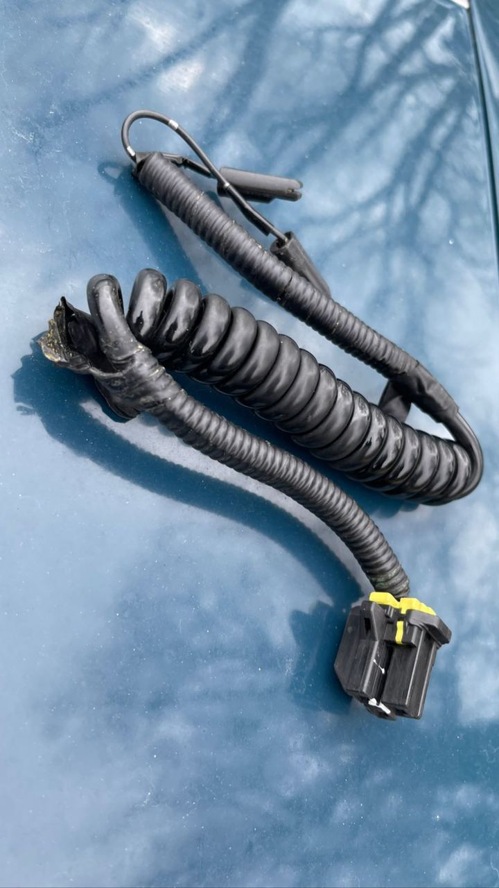 …only been chasing one of these for about six months (without paying £££). OEM NA rear HT harness